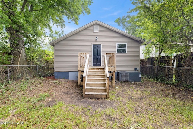 1415 Glenn St, Wilmington, NC 28401 - back of property featuring a fenced backyard and crawl space