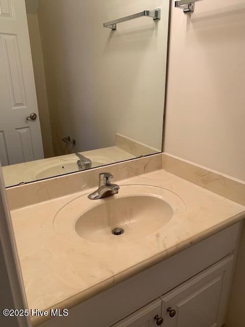 208 Canterwood Ln, New Bern, NC 28562 - bathroom featuring vanity