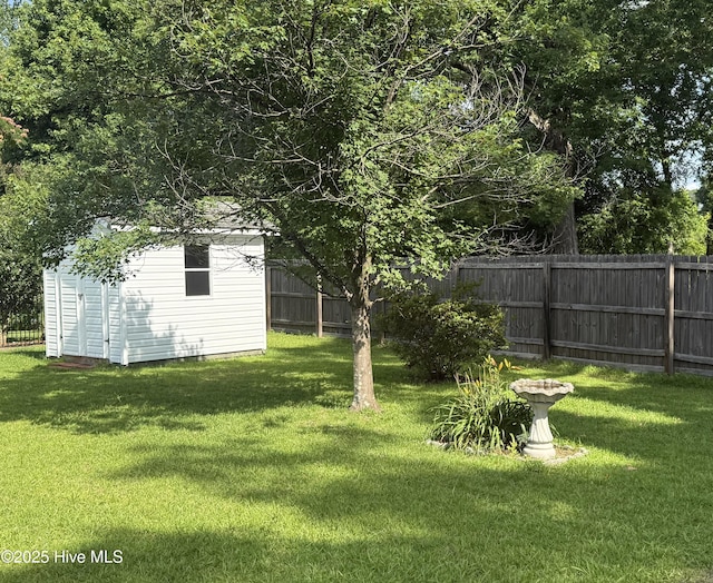208 Canterwood Ln, New Bern, NC 28562 - view of yard featuring a shed