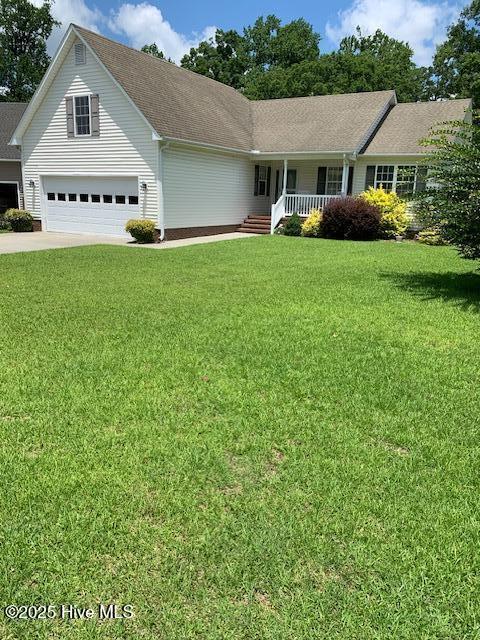 208 Canterwood Ln, New Bern, NC 28562 - view of front facade with covered porch, driveway, a front lawn, and an attached garage