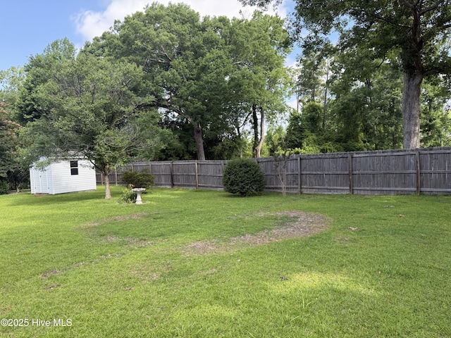 208 Canterwood Ln, New Bern, NC 28562 - fenced backyard featuring a storage unit