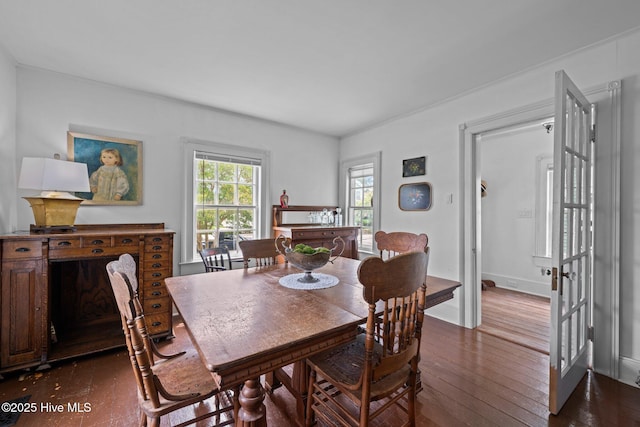 409 Hancock St, New Bern, NC 28560 - dining area with dark wood-style floors and baseboards