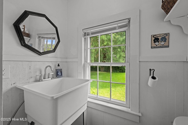 409 Hancock St, New Bern, NC 28560 - bathroom featuring plenty of natural light