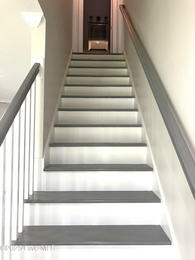 407 King Richard Ct, Jacksonville, NC 28546 - view of staircase