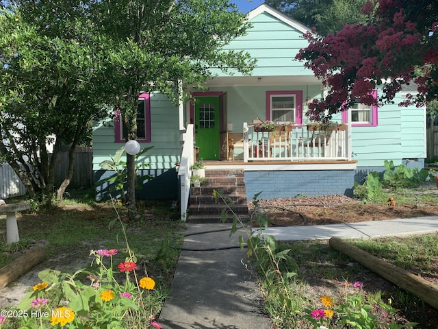 606 Ivey Cir, Wilmington, NC 28401 - bungalow featuring a porch