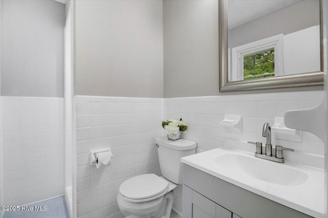 527 W College St, Warsaw, NC 28398 - bathroom featuring vanity, tile walls, and wainscoting