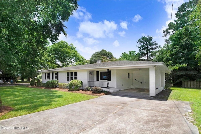 527 W College St, Warsaw, NC 28398 - ranch-style house with driveway, a front lawn, covered porch, and a carport