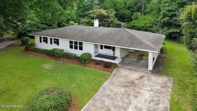 527 W College St, Warsaw, NC 28398 - view of front of home featuring a front lawn, roof with shingles, driveway, and an attached carport