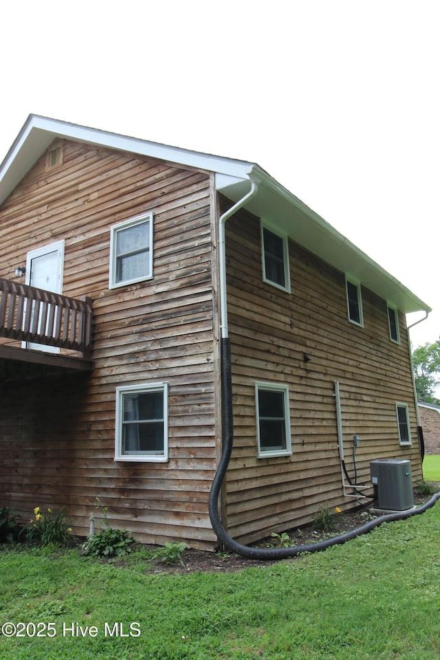 507 Seaview Dr, Edenton, NC 27932 - view of side of home with a lawn and a balcony