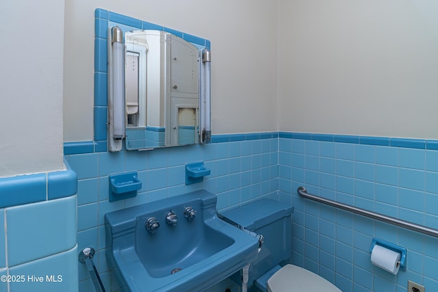 106 E New Hope Rd, Goldsboro, NC 27534 - bathroom featuring tile walls and a wainscoted wall