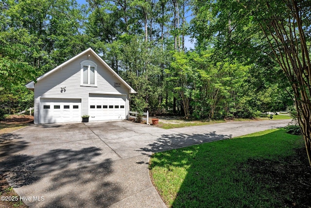 32 Windy Ct, Oriental, NC 28571 - view of side of property featuring a garage and driveway