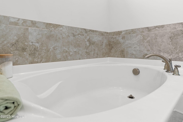9154 Village Lake Dr SW, Calabash, NC 28467 - full bathroom featuring a tub