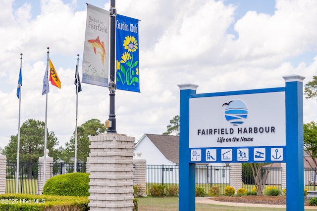 6227 Harbourside Dr, New Bern, NC 28560 - exterior view