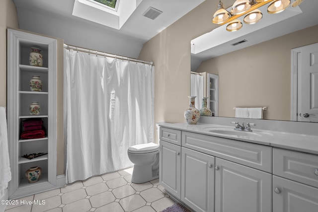 6122 Timber Creek Ln, Wilmington, NC 28411 - full bath with vanity, a skylight, and a shower with curtain