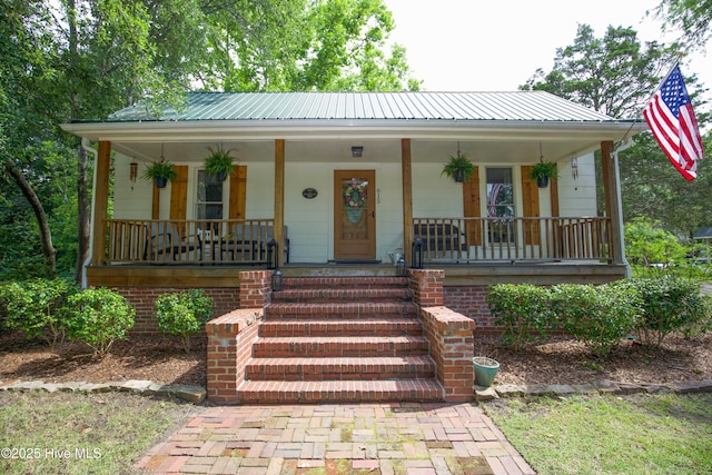 615 E Main St, Aberdeen, NC 28315 - bungalow-style house with covered porch and a metal roof