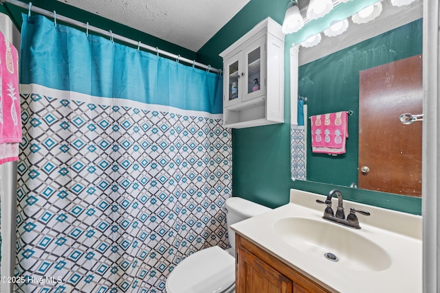 608 Calabash Dr, Hubert, NC 28539 - full bath with vanity, curtained shower, and a textured ceiling