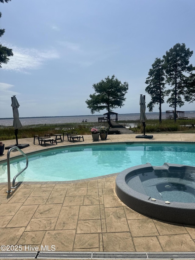 2270 Bella Coola Rd, Lake Waccamaw, NC 28450 - view of pool featuring a pool with connected hot tub and a patio