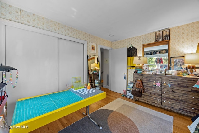 604 W Wilson Creek Dr, Trent Woods, NC 28562 - game room featuring wallpapered walls and wood finished floors