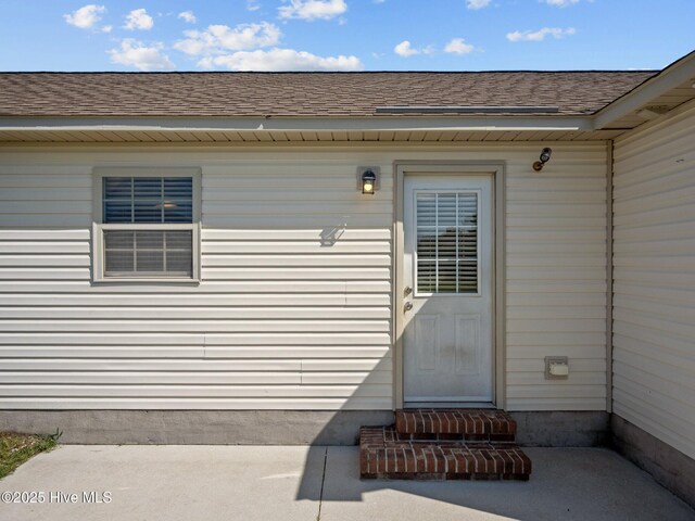 404 Bristol Ln, Hubert, NC 28539 - entrance to property featuring roof with shingles