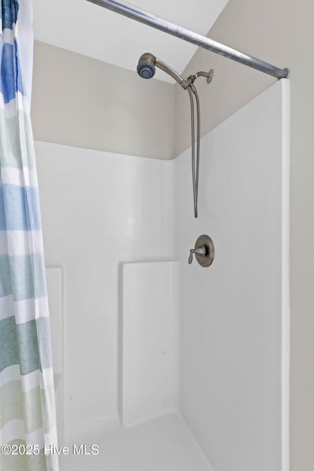 3243 Kellerton Pl, Wilmington, NC 28409 - bathroom with a shower with shower curtain