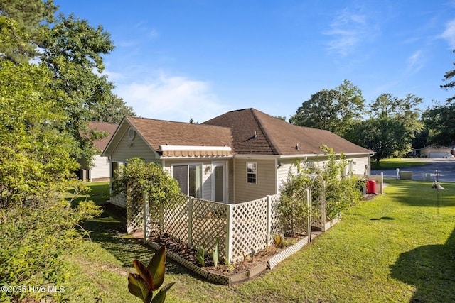 108 Bayswater Ct, New Bern, NC 28562 - view of side of home with a lawn