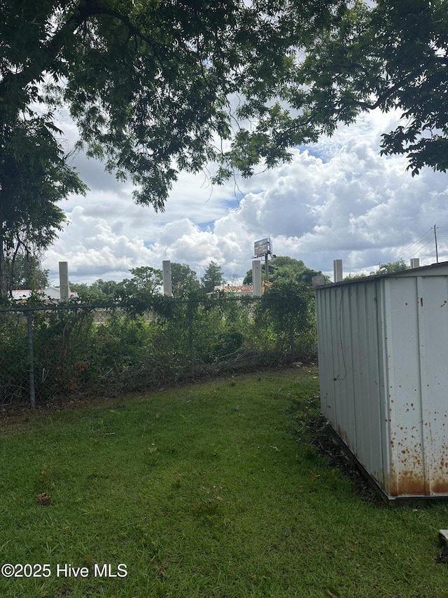 410 Brown Dr, New Bern, NC 28560 - view of yard with a storage unit