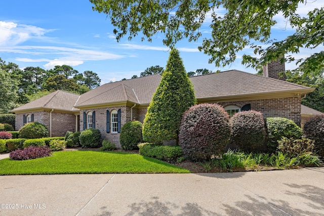 2000 Marsh Harbor Pl, Wilmington, NC 28405 - view of front facade featuring brick siding, a chimney, and a front yard