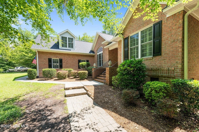118 Tremayne Dr, New Bern, NC 28560 - view of front of property featuring brick siding, roof with shingles, and a front yard
