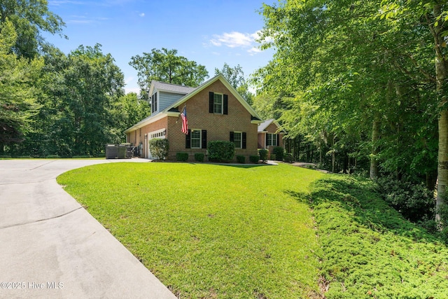 118 Tremayne Dr, New Bern, NC 28560 - view of front facade featuring brick siding, driveway, and a front lawn