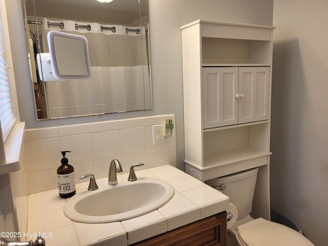 550 E Pungo St, Belhaven, NC 27810 - bathroom with vanity and decorative backsplash