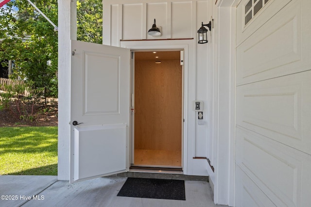 8805 Sound View Ct, Emerald Isle, NC 28594 - property entrance with board and batten siding