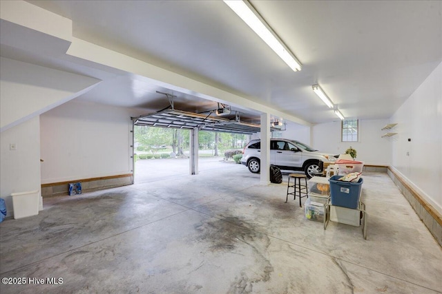 100 Knollwood Ct, New Bern, NC 28562 - garage featuring a garage door opener
