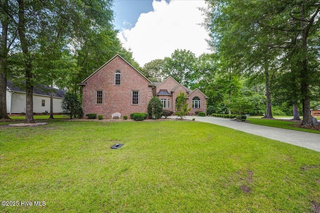 100 Knollwood Ct, New Bern, NC 28562 - view of front of home featuring brick siding, a front yard, and concrete driveway