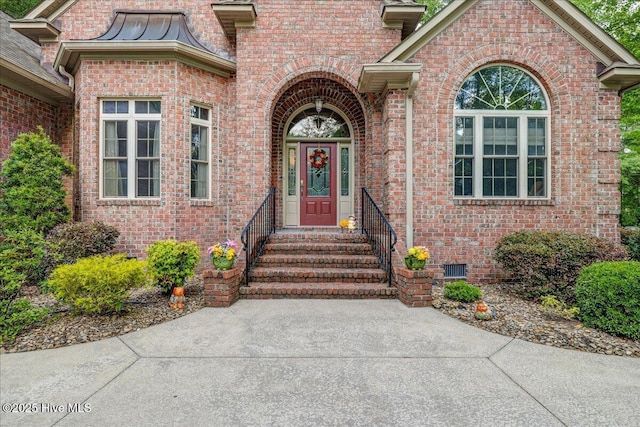 100 Knollwood Ct, New Bern, NC 28562 - entrance to property with brick siding and crawl space