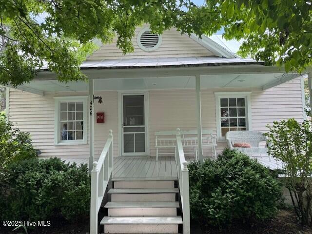 406 Elliott St, Edenton, NC 27932 - view of front of house with covered porch