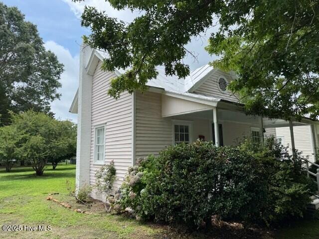 406 Elliott St, Edenton, NC 27932 - view of home's exterior with a lawn