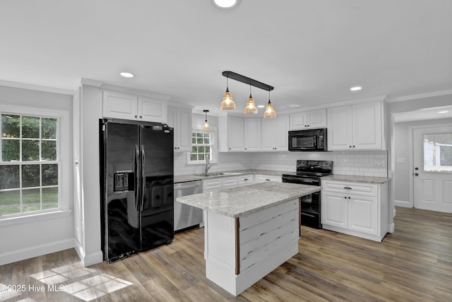 2971 Penderlea Hwy, Burgaw, NC 28425 - kitchen featuring black appliances, crown molding, white cabinetry, tasteful backsplash, and recessed lighting