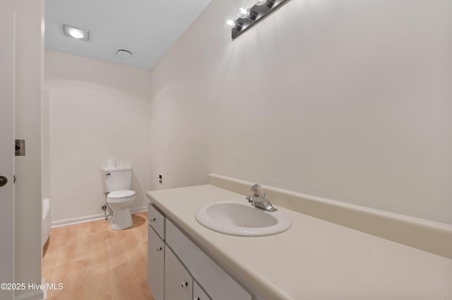 514 Cobblestone Dr, Wilmington, NC 28405 - bathroom featuring vanity, wood finished floors, and a bathtub