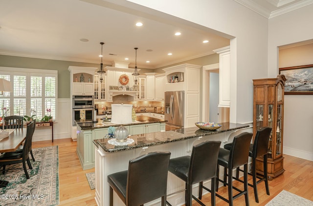 595 Wicklow Sq SW, Ocean Isle Beach, NC 28469 - kitchen with stainless steel appliances, a center island, tasteful backsplash, light wood-style flooring, and a peninsula