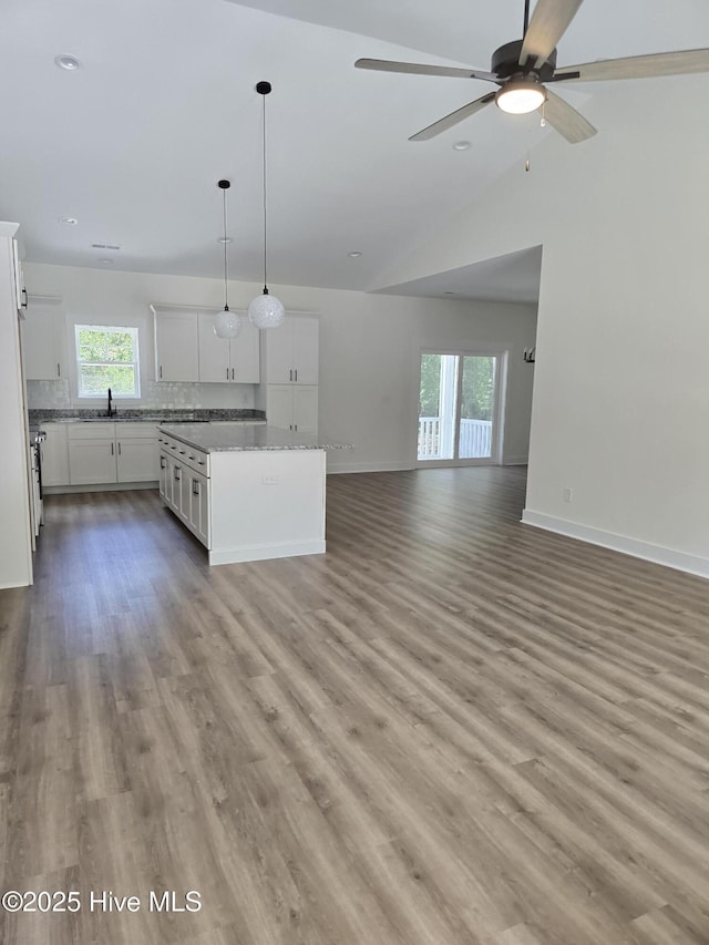 904 Nautillus Ct, New Bern, NC 28560 - unfurnished living room featuring ceiling fan, wood finished floors, recessed lighting, and vaulted ceiling
