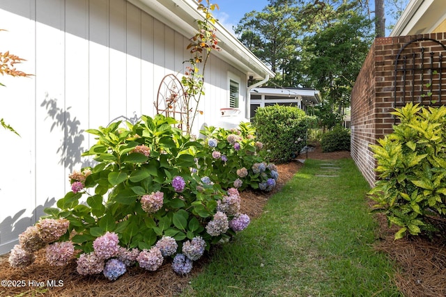 111 Mcginnis Dr, Pine Knoll Shores, NC 28512 - view of green lawn