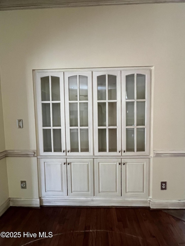 7006 Club House Dr, New Bern, NC 28562 - detailed view of wood finished floors