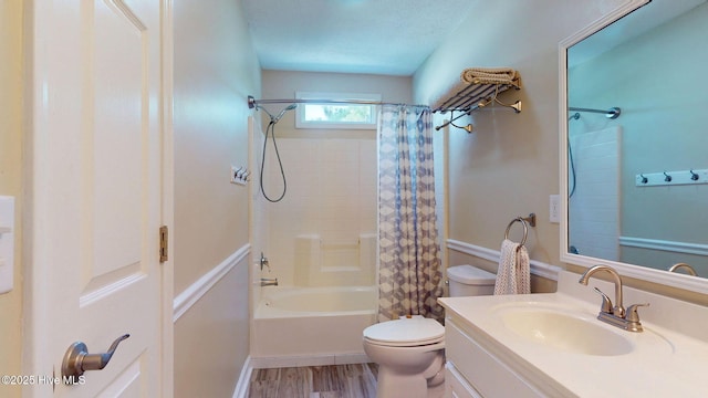 5410 Trade Winds Rd, New Bern, NC 28560 - bathroom featuring shower / tub combo with curtain and vanity