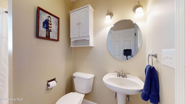 5410 Trade Winds Rd, New Bern, NC 28560 - full bathroom featuring toilet and a sink