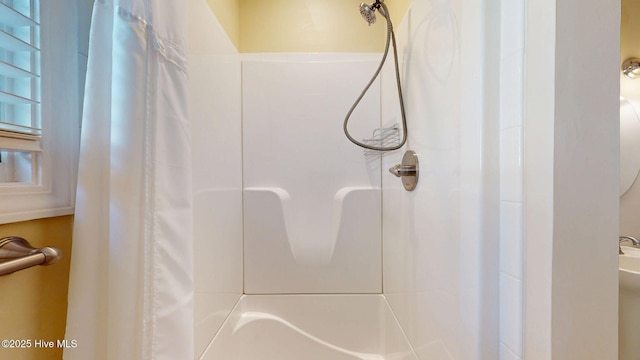 5410 Trade Winds Rd, New Bern, NC 28560 - bathroom with shower / bath combination with curtain