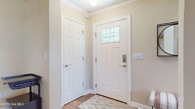 5410 Trade Winds Rd, New Bern, NC 28560 - foyer featuring crown molding and light wood-type flooring