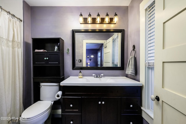 507 Blades Ave, New Bern, NC 28560 - full bath with vanity and curtained shower