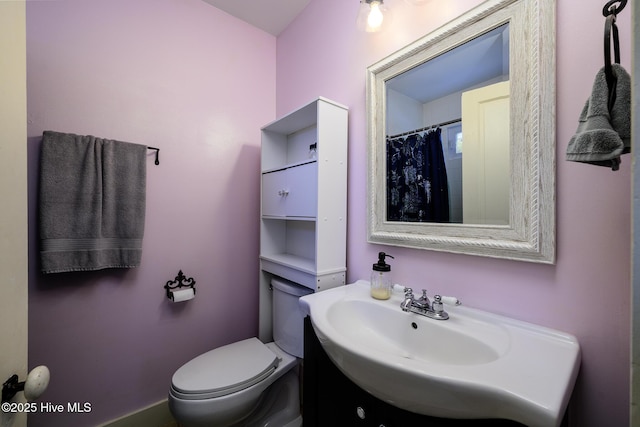 507 Blades Ave, New Bern, NC 28560 - bathroom with toilet and vanity