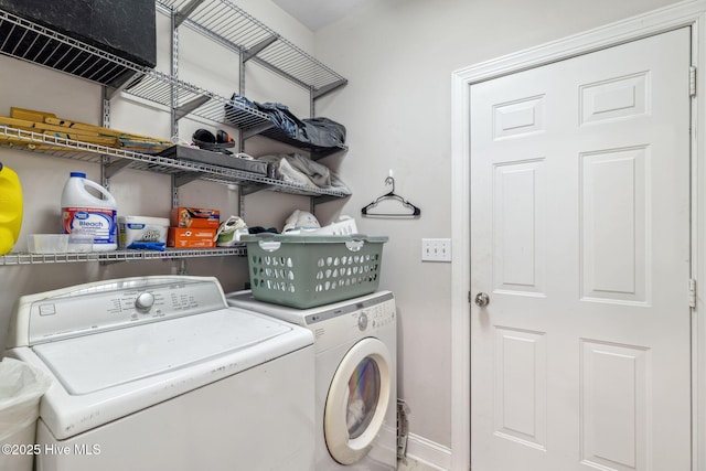 820 Jackeys Creek Ln SE, Leland, NC 28451 - laundry room featuring washing machine and clothes dryer and baseboards