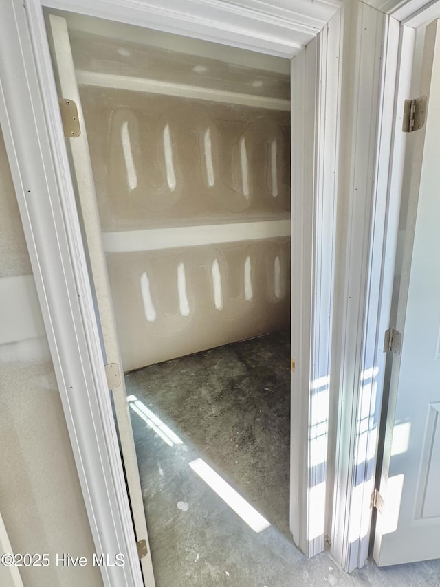 919 Albrittons Rd, Kinston, NC 28504 - detailed view of concrete flooring